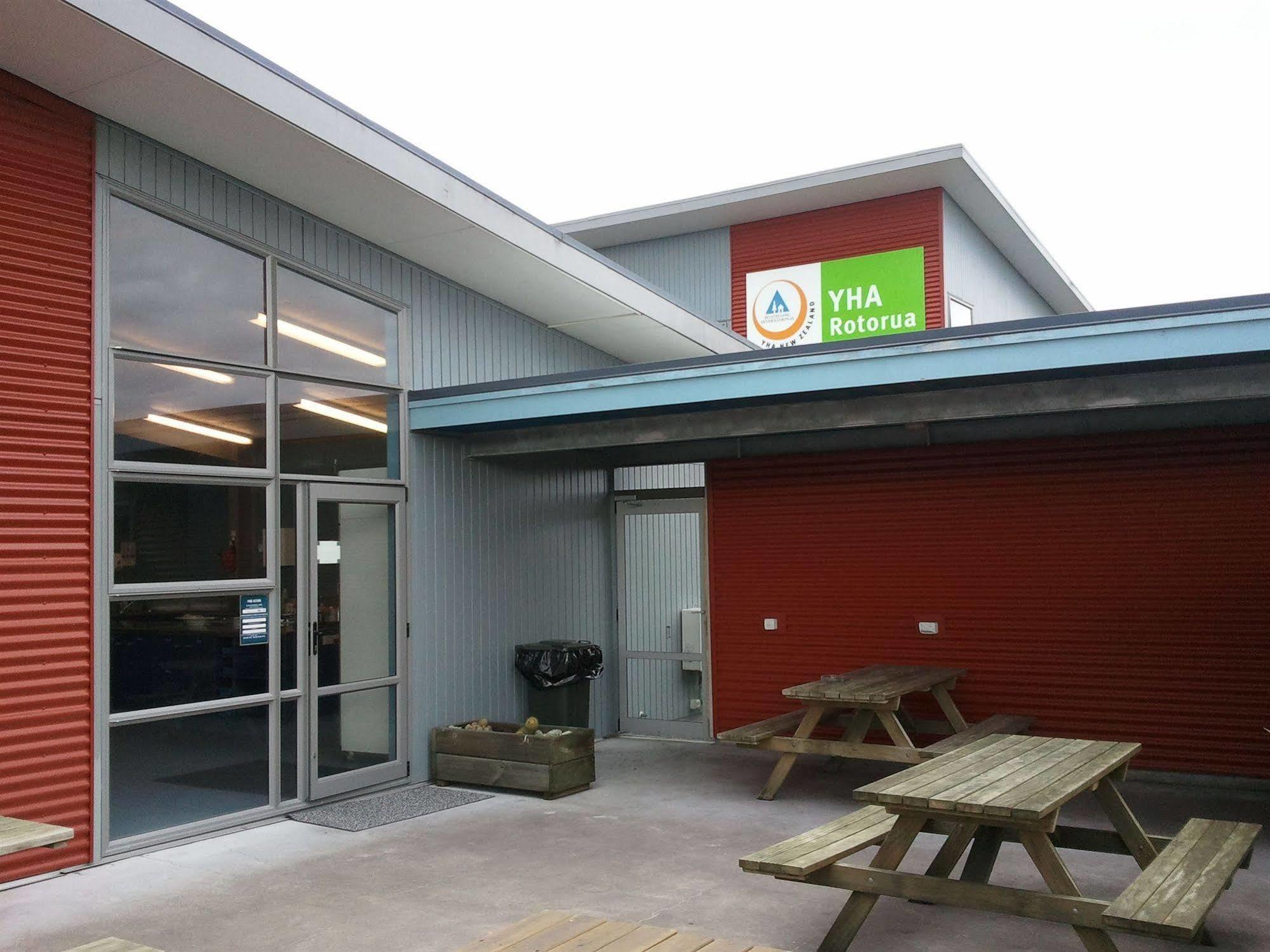 Haka House Rotorua Hostel Екстериор снимка Rotorua YHA